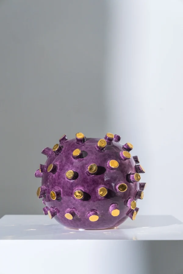 Spere Vase Aubergine w Golden Cilinders