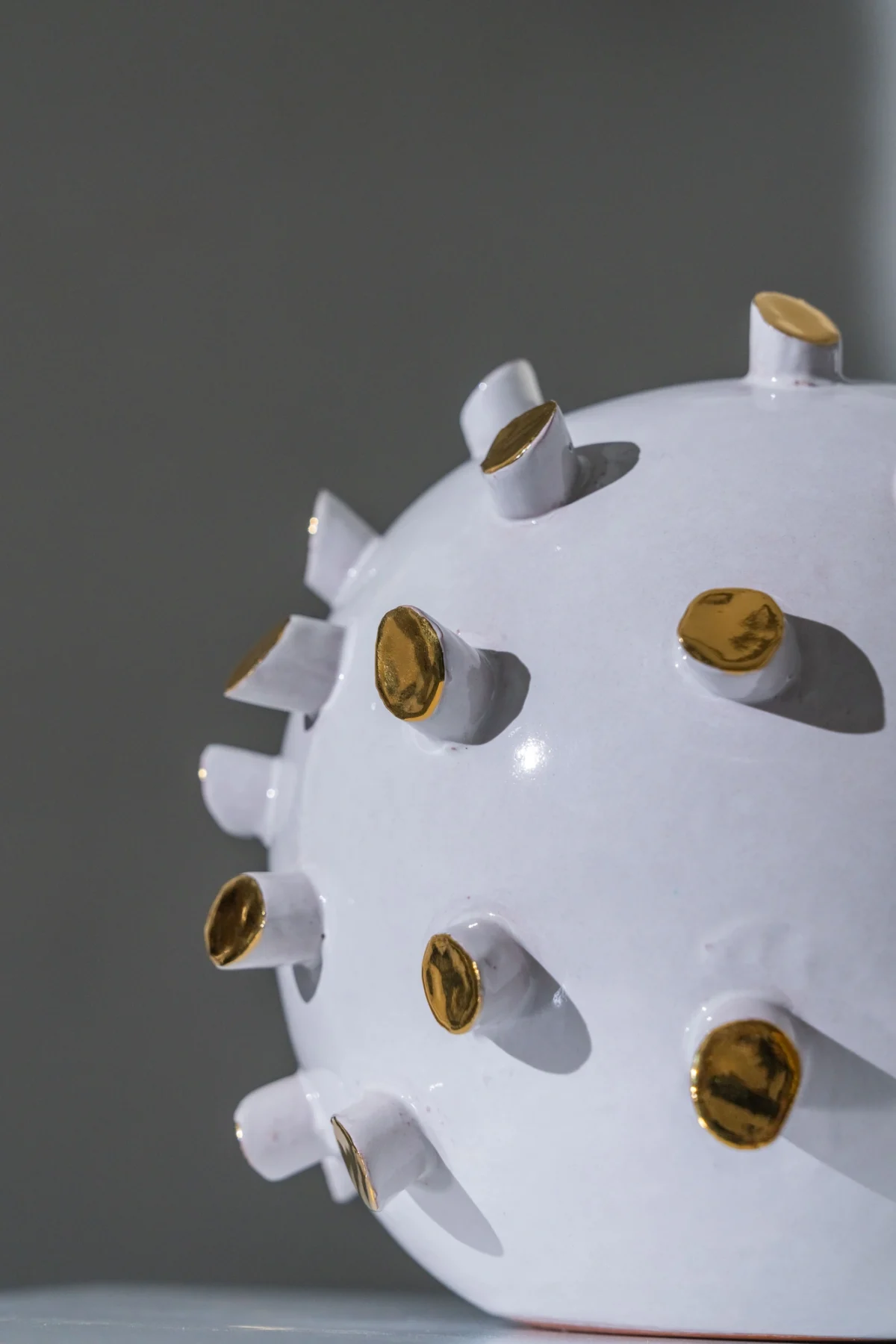 Round Vase White w Gold cilinders - Image 3