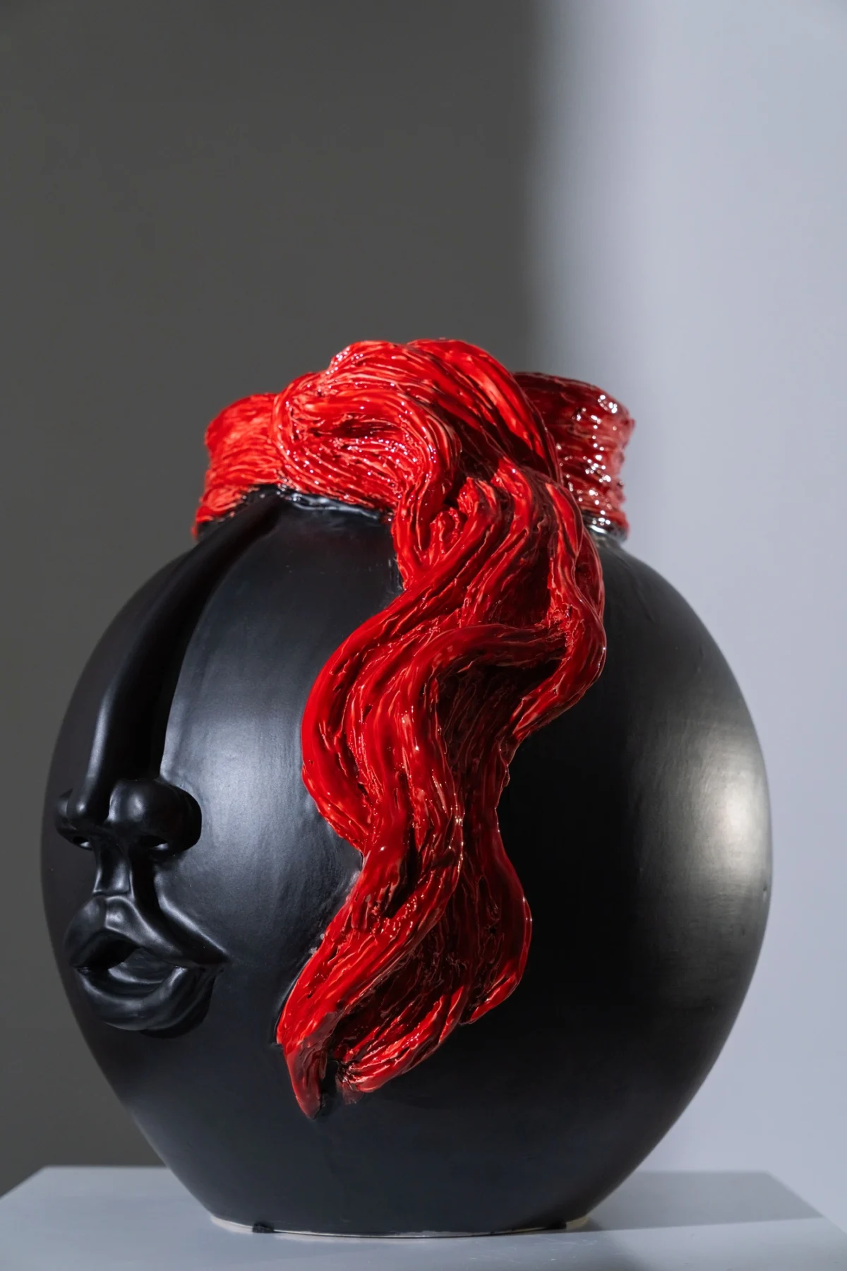 Black and Red Head Vase - Image 2