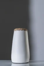 The Sneaky Vase - White Natural - M 13*13*26 cm