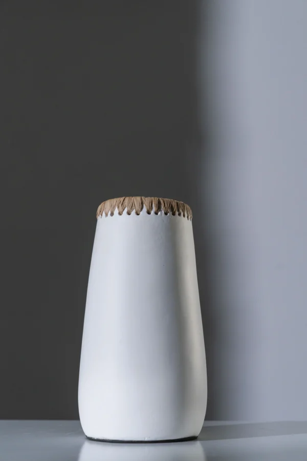 The Sneaky Vase - White Natural - M 13*13*26 cm