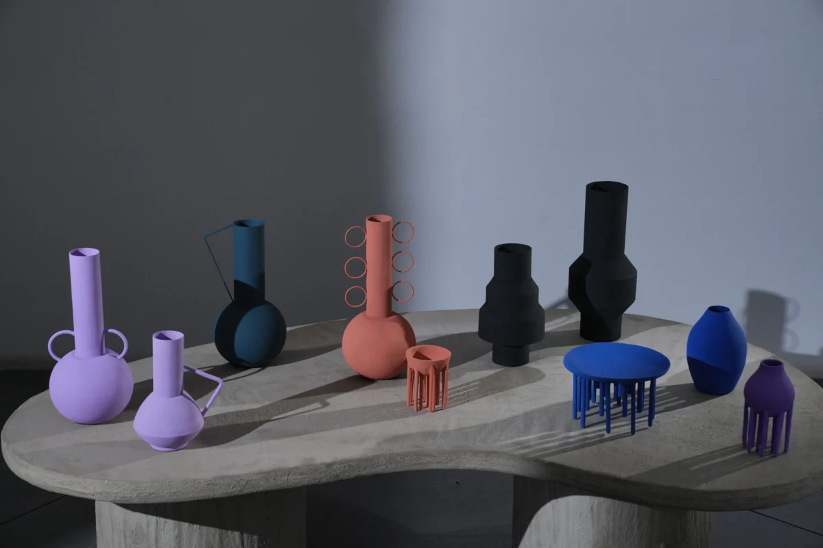 VASE 	POWDER	 COATED 	IRON  Black - Image 3