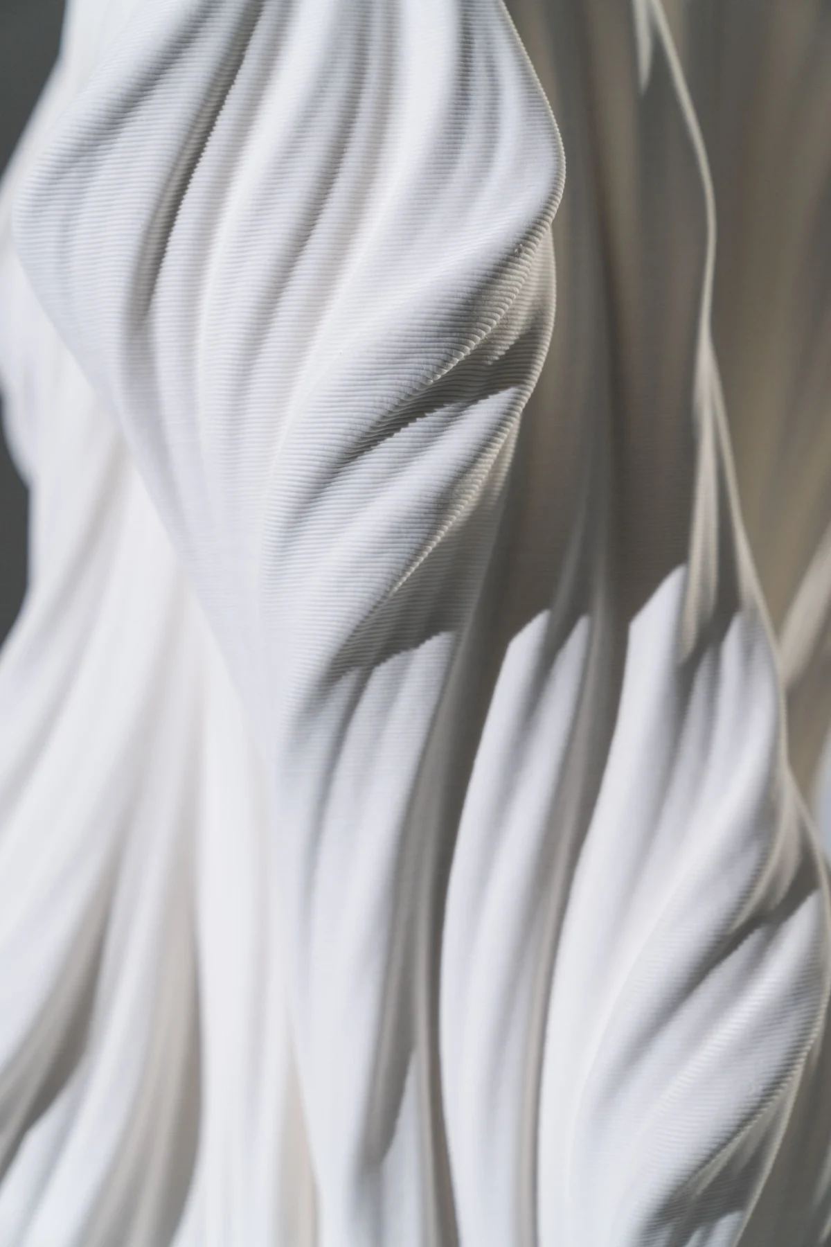 Ceramic printed draped vase white 23*23*40 cm - Image 5