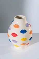 FLORERO BESOS COLORES CERAMICA  20*20*30 cm