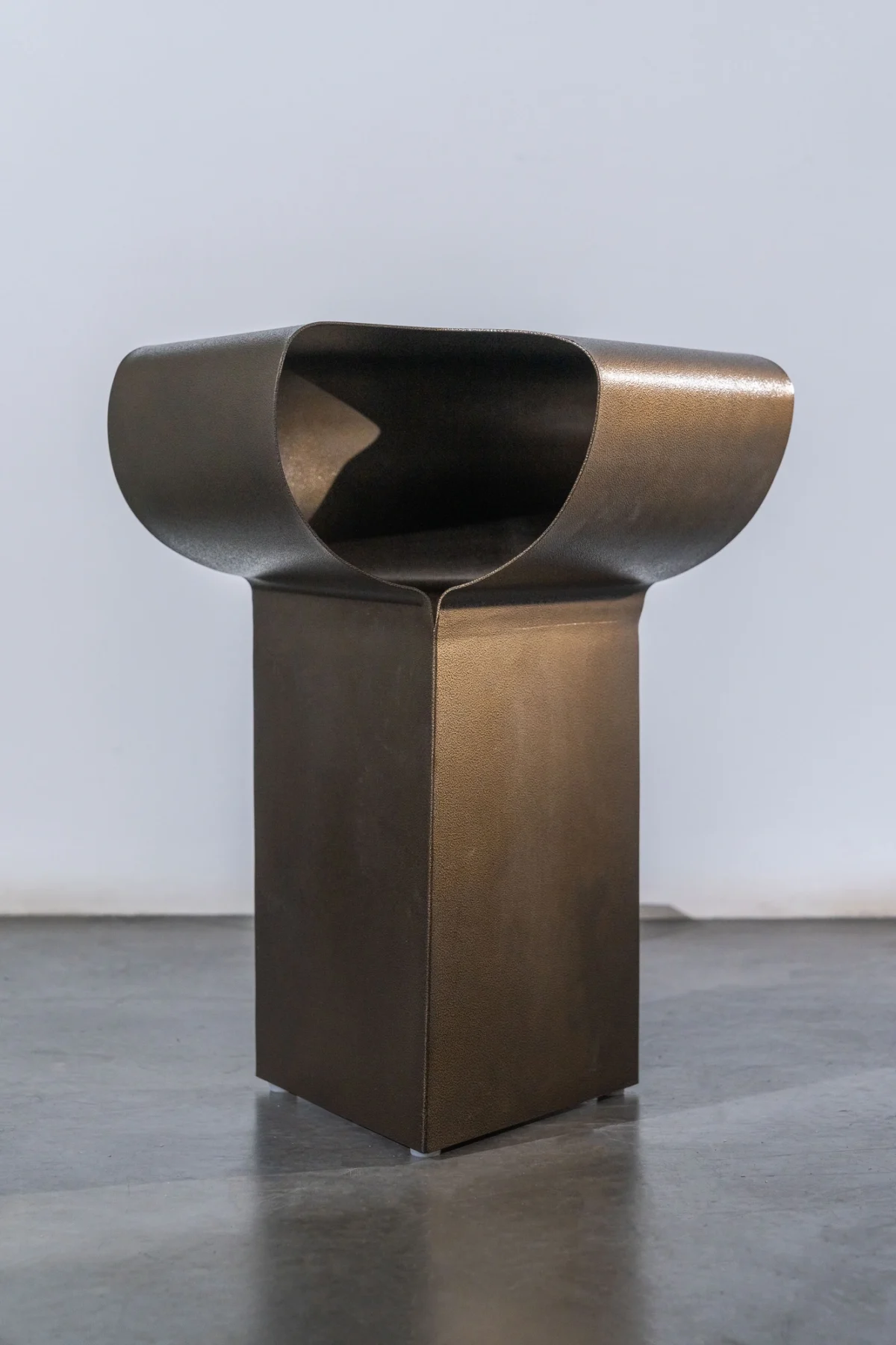 Table metal grise  47*43*52.5 cm - Image 2