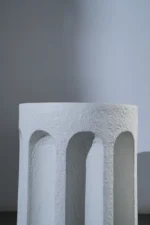 Table blanche en resine - Image 2