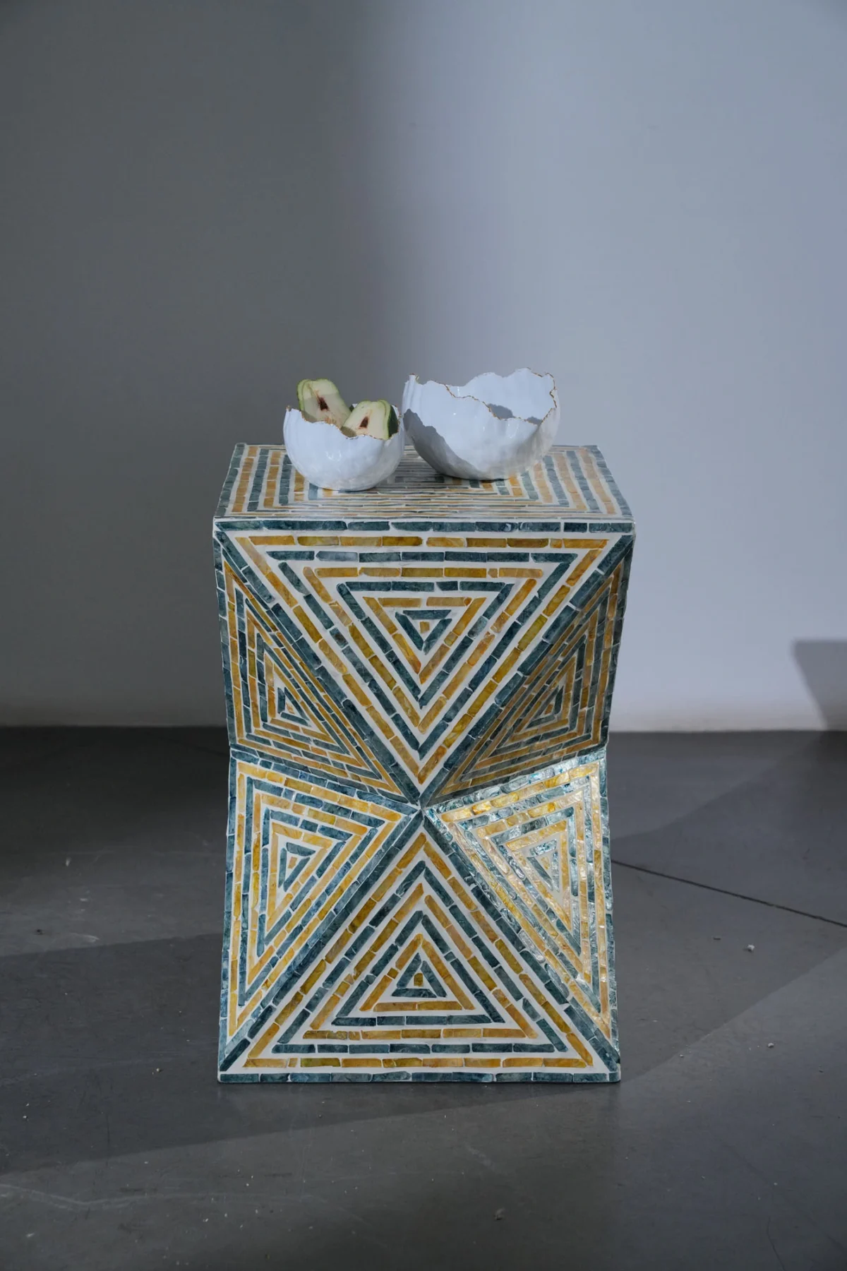 Table nacre Jaune/Bleu  35*35*50 cm - Image 3