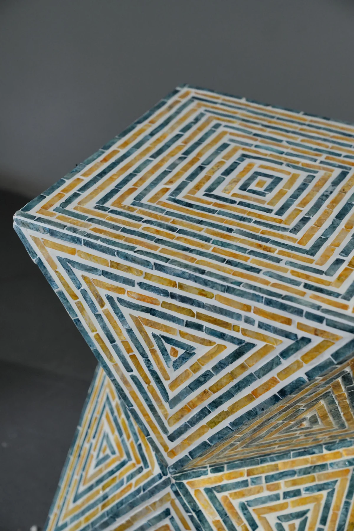 Table nacre Jaune/Bleu  35*35*50 cm - Image 2