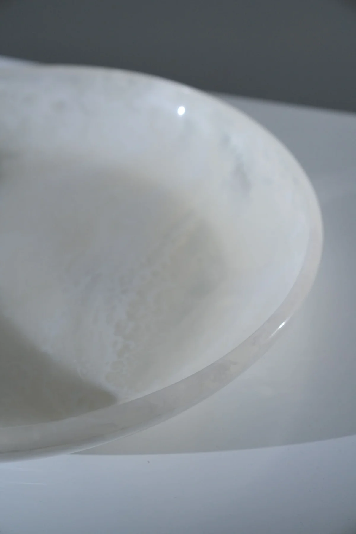 Round Platter White 44cm - Image 2