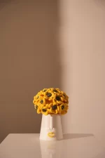 LA MARGHERITA GIALLA , SCATOLA PICCOLA,
YELLOW DAISY ORNAMENTAL CERAMIC VASES