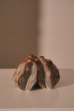 Ceramic 3pods vase gray-brown
d21,5;h14cm a21,5cm;b17cm;h14cm