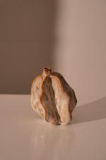 Ceramic pod vase gray-brown
d12,5;h14,5cm a12,5cm;b8cm;h14,5cm