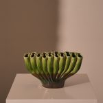 Ceramic fakir vase low green brown
32x13x18,5cm
a32x13cm;b10cm;h18,5cm