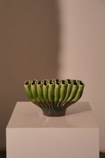 Ceramic fakir vase low green brown
32x13x18,5cm
a32x13cm;b10cm;h18,5cm