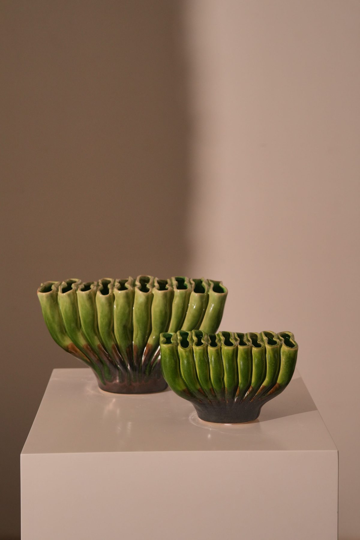 Ceramic fakir vase low green brown
32x13x18,5cm
a32x13cm;b10cm;h18,5cm - Image 2