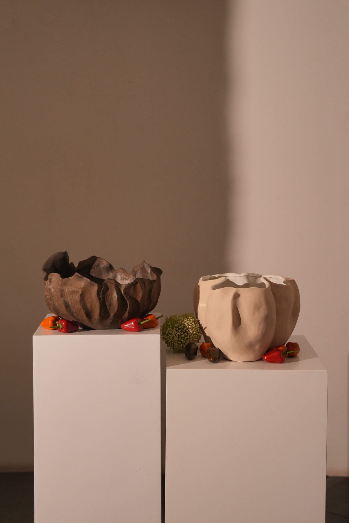 Porcelain leaf vase rusty brown
d34;h21cm - Image 2