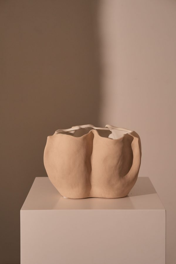 Ceramic pod pot grey d33,5;h22,5cm
a33,5cm;b21cm;h22,5cm